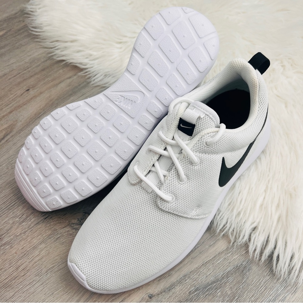 NWT Nike Roshe One Women’s Shoes - Picture 3 of 9